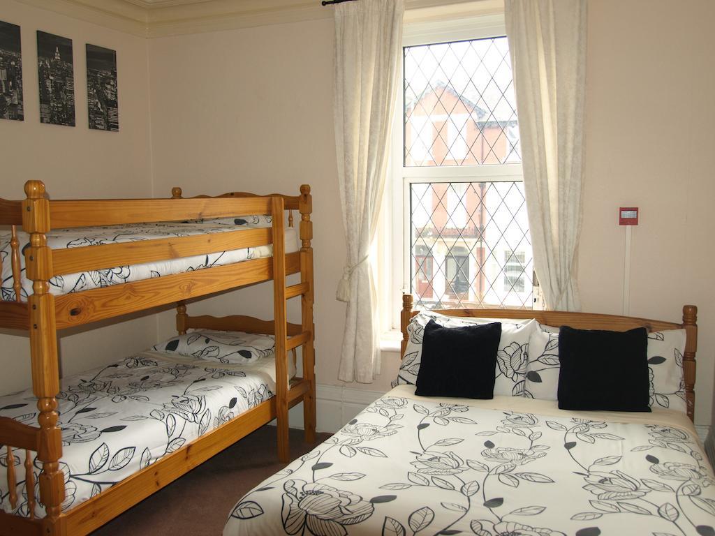 Phillips Apartments Blackpool Rum bild